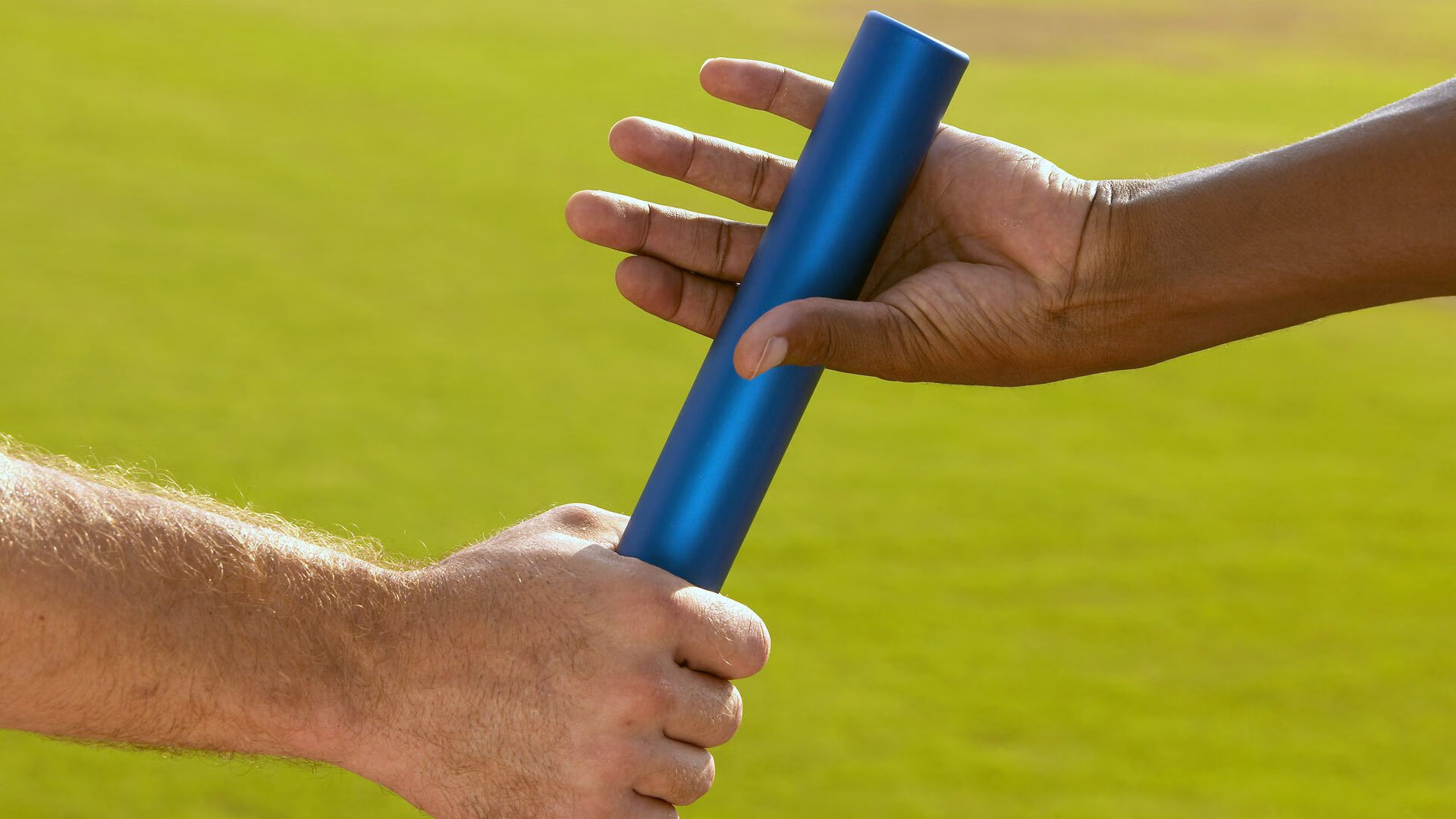 米兰体育报官网-“德甲最后冲刺，几支球队争夺冠军命运”，德甲最后几名降级