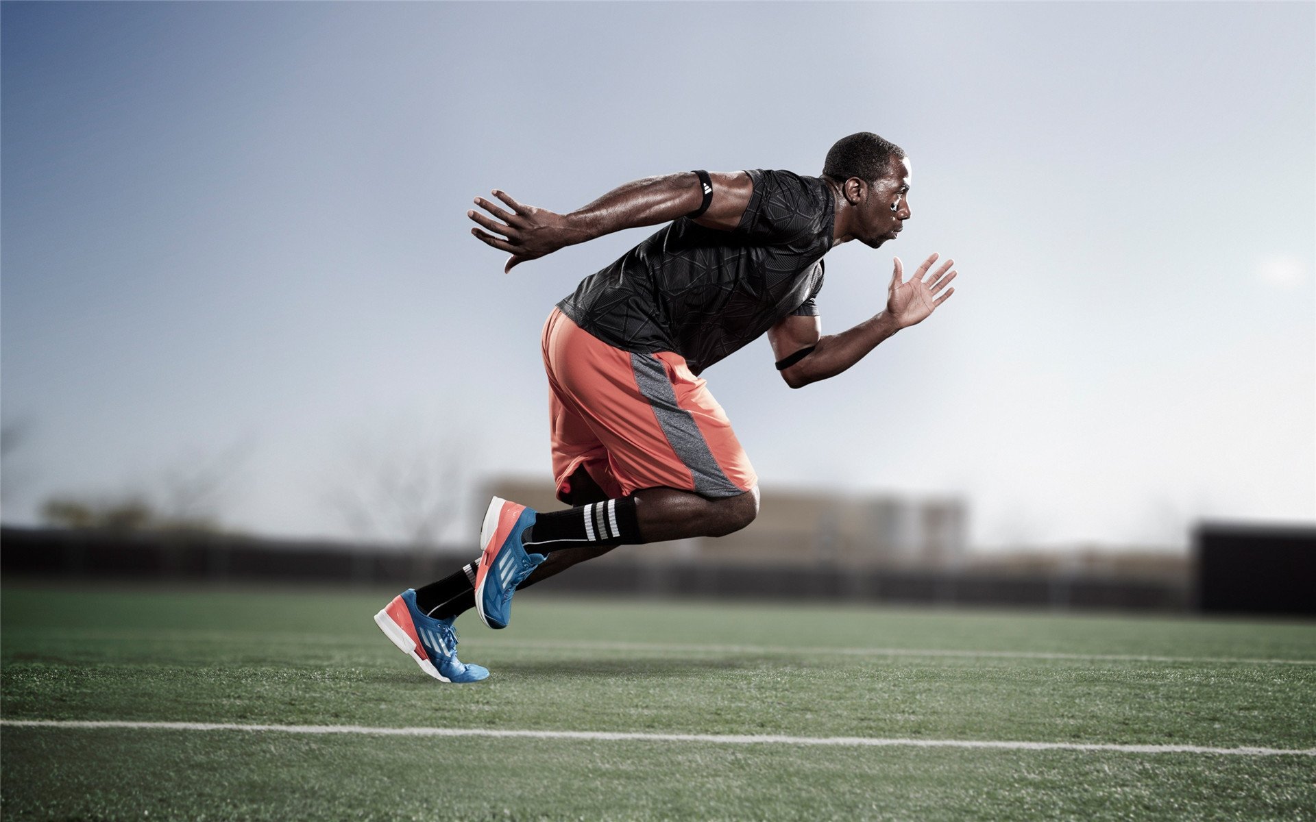 米兰体育登录-绿色创新：赛车材料向环境友好转型，绿色的赛车